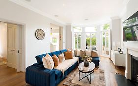 Beautiful Regents Park Apartment
